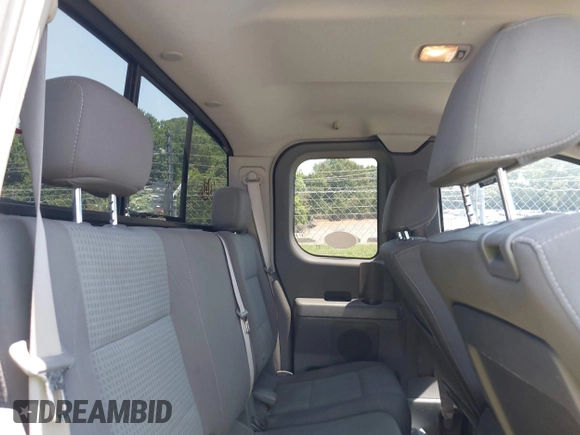 2006 Nissan Titan SE z VIN 1N6BA06B76N526911, wystawiony jako IAAI lot #42568371 z przebiegiem 215 140 mil mil oraz . Historia ofert i sprzedaży dostępna na DreamBid. Obrazek 8.