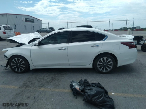 2018 Nissan Altima 2.5 SV with VIN 1N4AL3AP0JC158031, listed as a IAAI auction lot 37071088 with 1 mi miles. Bid and sale history available at carsss.com. Image 15.