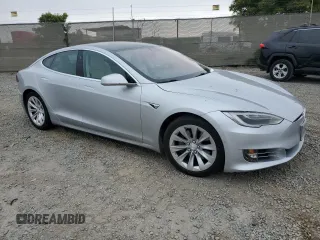 2018 Tesla Model S 75D z VIN 5YJSA1E25JF282919, wystawiony jako Copart lot #60255745 z przebiegiem 94 066 mil mil oraz Szkoda całkowita • Salvage title. Historia ofert i sprzedaży dostępna na DreamBid. Obrazek 4.