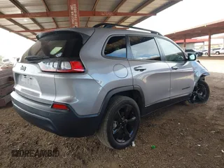 2021 Jeep Cherokee Altitude z VIN 1C4PJLLB2MD237081, wystawiony jako IAAI lot #41965687 z przebiegiem 76 701 mil mil oraz . Historia ofert i sprzedaży dostępna na DreamBid. Obrazek 4.