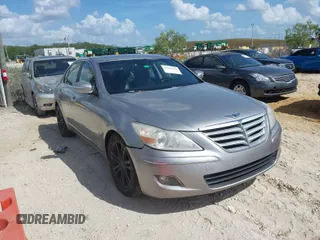 2009 Hyundai Genesis with VIN KMHGC46F19U054949, listed as a IAAI auction lot 41962104 with 95,924 mi miles. Bid and sale history available at carsss.com. Image 1.