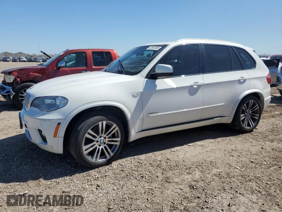 2013 BMW X5 xDrive50i z VIN 5UXZV8C52D0C16129, wystawiony jako Copart lot #47967905 z przebiegiem 111 011 mil mil oraz Szkoda całkowita • Salvage title. Historia ofert i sprzedaży dostępna na DreamBid. Obrazek 1.