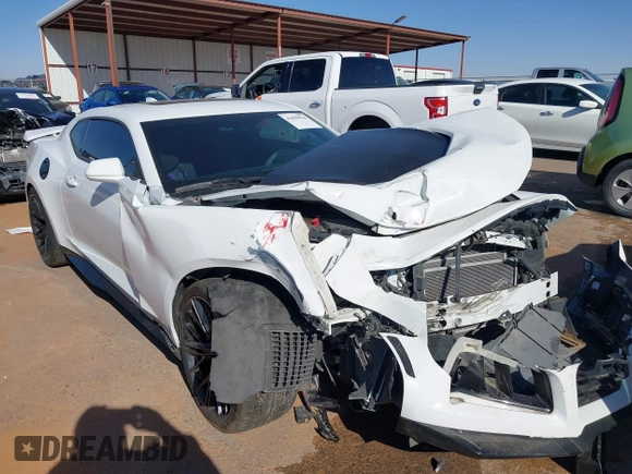 2018 Chevrolet Camaro ZL1 z VIN 1G1FK1R60J0165882, wystawiony jako IAAI lot #41859936 z przebiegiem Nie podano mil oraz . Historia ofert i sprzedaży dostępna na DreamBid. Obrazek 14.