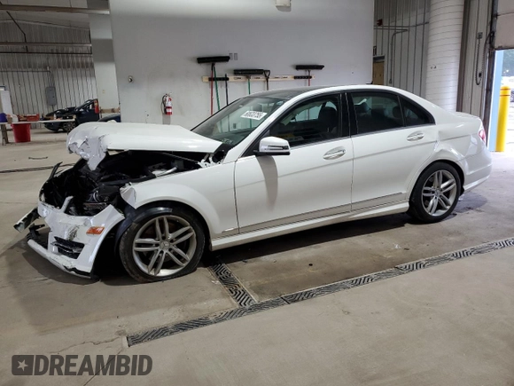 2013 Mercedes-Benz C 300 Sport с VIN WDDGF8AB3DG071630, выставлен на аукционе Copart как лот 60633755 с пробегом 125 585 миль миль и Списание • Salvage title. История ставок и продаж доступна на DreamBid. Изображение 1.