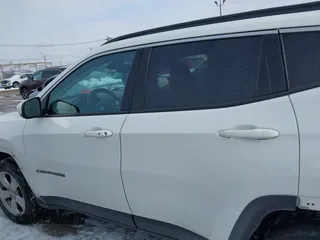 2019 Jeep Compass Latitude with VIN 3C4NJDBB0KT813014, listed as a IAAI auction lot 41560221 with 63,307 mi miles. Bid and sale history available at carsss.com. Image 14.