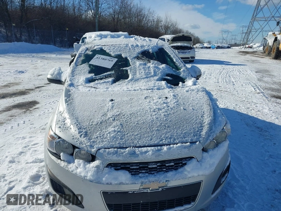 2012 Chevrolet Sonic LS z VIN 1G1JA5SH3C4149011, wystawiony jako IAAI lot #41380769 z przebiegiem 167 843 mil mil oraz . Historia ofert i sprzedaży dostępna na DreamBid. Obrazek 6.