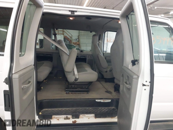 2013 Ford Econoline Passenger XL z VIN 1FBNE3BL7DDA62126, wystawiony jako IAAI lot #42354986 z przebiegiem 66 906 mil mil oraz . Historia ofert i sprzedaży dostępna na DreamBid. Obrazek 8.