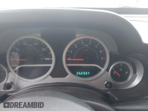 2010 Jeep Wrangler Unlimited Sahara with VIN 1J4BA5H17AL166915, listed as a IAAI auction lot 41561508 with 252,337 mi miles. Bid and sale history available at carsss.com. Image 15.