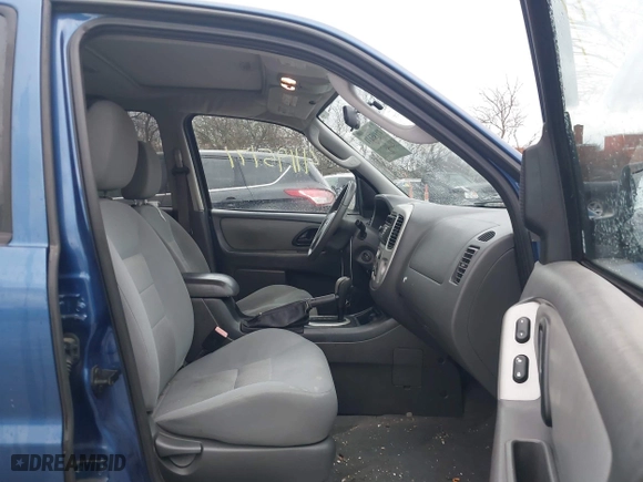 2007 Ford Escape XLT with VIN 1FMYU93117KA12085, listed as a IAAI auction lot 41195171 with 97,706 mi miles. Bid and sale history available at carsss.com. Image 5.