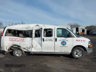 2015 Chevrolet Express Passenger LT z VIN 1GAZG1FGXF1172030, wystawiony jako IAAI lot #41510865 z przebiegiem 297 473 mil mil oraz . Historia ofert i sprzedaży dostępna na DreamBid. Obrazek 13.