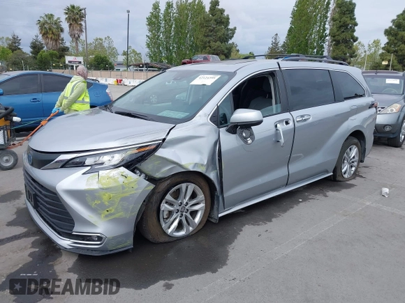 2022 Toyota Sienna XLE z VIN 5TDJRKEC8NS135921, wystawiony jako IAAI lot #42124395 z przebiegiem 39 611 mil mil oraz . Historia ofert i sprzedaży dostępna na DreamBid. Obrazek 2.