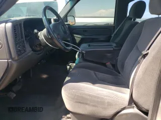 2005 Chevrolet Silverado 1500 LS z VIN 2GCEC13TX51291255, wystawiony jako Copart lot #54575475 z przebiegiem 120 145 mil mil oraz Szkoda całkowita • Salvage title. Historia ofert i sprzedaży dostępna na DreamBid. Obrazek 7.