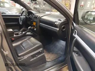2010 Porsche Cayenne z VIN WP1AA2APXALA04788, wystawiony jako IAAI lot #42204623 z przebiegiem 183 016 mil mil oraz . Historia ofert i sprzedaży dostępna na DreamBid. Obrazek 5.