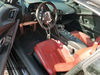 2021 Audi R8 V10 z VIN WUABAAFX7M7900586, wystawiony jako Copart lot #43702475 z przebiegiem 20 246 mil mil oraz Szkoda całkowita • Salvage title. Historia ofert i sprzedaży dostępna na DreamBid. Obrazek 8.