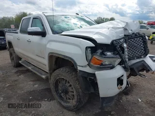 2015 GMC Sierra 2500HD Denali z VIN 1GT120EG0FF115577, wystawiony jako IAAI lot #42144911 z przebiegiem 110 745 mil mil oraz . Historia ofert i sprzedaży dostępna na DreamBid. Obrazek 1.