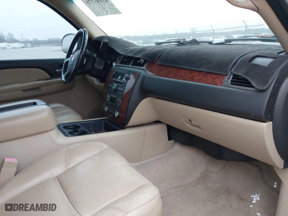2007 Chevrolet Suburban LT with VIN 3GNFC16097G191395, listed as a IAAI auction lot 41683775 with 274,232 mi miles. Bid and sale history available at carsss.com. Image 5.