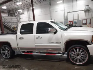 2009 Chevrolet Silverado 1500 LTZ with VIN 3GCEK33M39G177554, listed as a IAAI auction lot 41282566 with 142,356 mi miles. Bid and sale history available at carsss.com. Image 14.