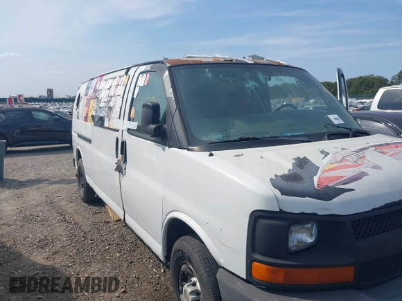 2005 Chevrolet Express Cargo Van with VIN 1GCGG29VX51200468, listed as a IAAI auction lot 40363424 with 999,999 mi miles. Bid and sale history available at carsss.com. Image 6.