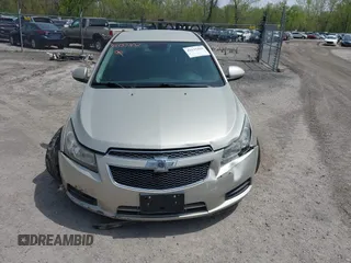 2014 Chevrolet Cruze 1LT z VIN 1G1PC5SB7E7419746, wystawiony jako IAAI lot #42135102 z przebiegiem 134 816 mil mil oraz . Historia ofert i sprzedaży dostępna na DreamBid. Obrazek 12.