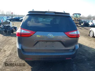 2018 Toyota Sienna XLE with VIN 5TDDZ3DCXJS199733, listed as a IAAI auction lot 41357266 with 66,692 mi miles. Bid and sale history available at carsss.com. Image 16.