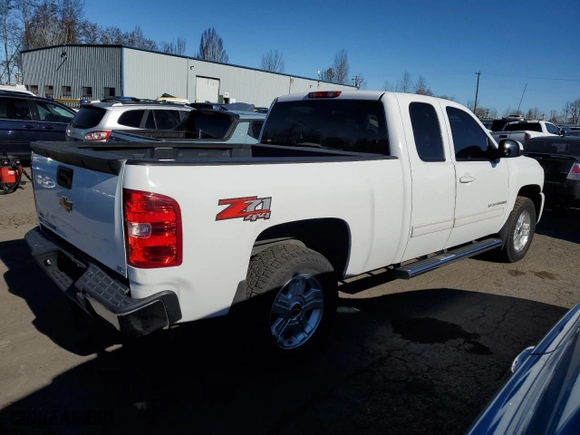 2009 Chevrolet Silverado 1500 LTZ with VIN 1GCEK39099Z271166, listed as a Copart auction lot 44495995 with 168,842 mi miles and Salvage Title. Bid and sale history available at carsss.com. Image 3.