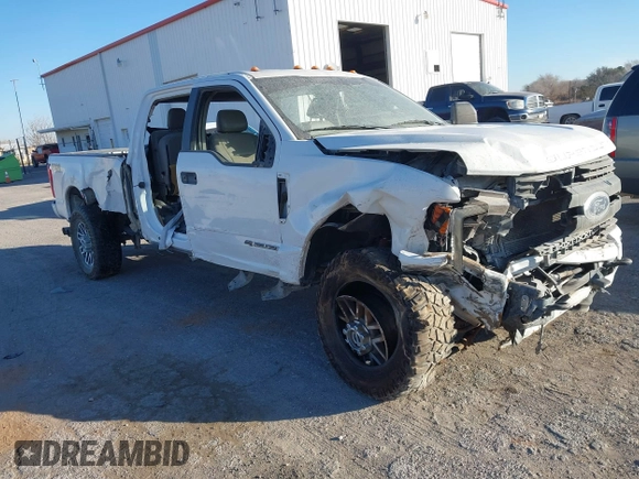 2017 Ford Super Duty F-250 SRW Lariat with VIN 1FT7W2BT3HEF21695, listed as a IAAI auction lot 41321439 with 136,063 mi miles. Bid and sale history available at carsss.com. Image 1.