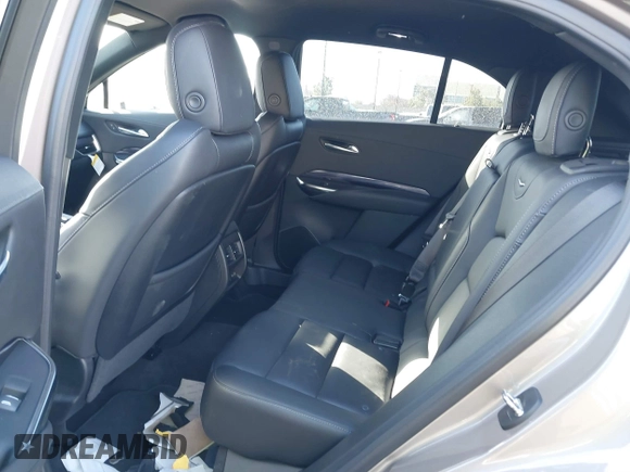 2023 Cadillac XT4 FWD Luxury z VIN 1GYAZAR40PF135132, wystawiony jako IAAI lot #41684609 z przebiegiem 12 164 mil mil oraz . Historia ofert i sprzedaży dostępna na DreamBid. Obrazek 8.
