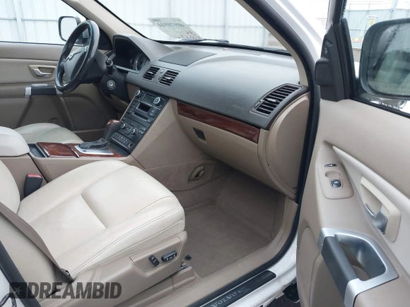 2014 Volvo XC90 with VIN YV4952CZ4E1680532, listed as a IAAI auction lot 40978944 with 94,525 mi miles and . Bid and sale history available at DreamBid. Image 5.