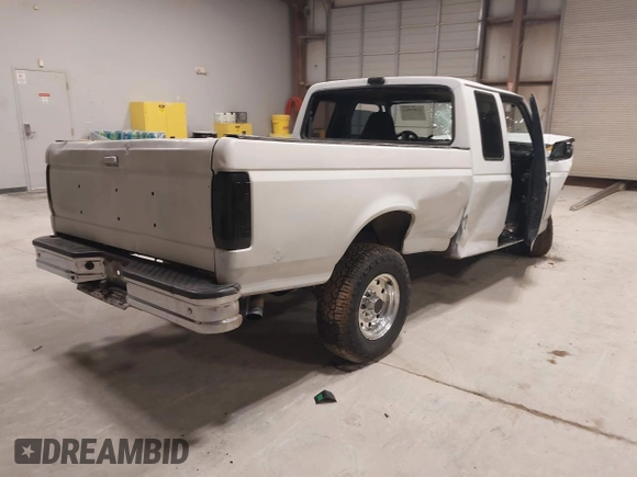 1992 Ford F-150 with VIN 1FTEX15H1NKB55335, listed as a IAAI auction lot 41297914 with 1 mi miles. Bid and sale history available at carsss.com. Image 4.
