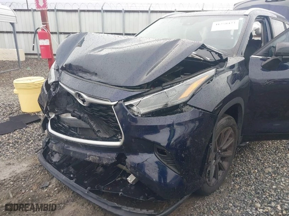 2023 Toyota Highlander L with VIN 5TDKDRAH3PS043096, listed as a IAAI auction lot 41258423 with 30,577 mi miles. Bid and sale history available at carsss.com. Image 6.