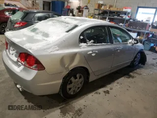 2008 Acura CSX Premium z VIN 2HHFD56718H202088, wystawiony jako Copart lot #43937255 z przebiegiem 84 961 mil mil oraz Szkoda całkowita • Salvage title. Historia ofert i sprzedaży dostępna na DreamBid. Obrazek 3.