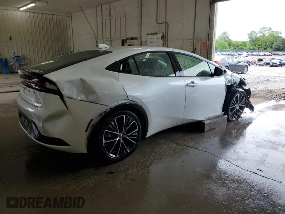 2024 Toyota Prius LE z VIN JTDACAAUXR3033375, wystawiony jako Copart lot #55593025 z przebiegiem 7 663 mil mil oraz Szkoda całkowita • Salvage title. Historia ofert i sprzedaży dostępna na DreamBid. Obrazek 3.