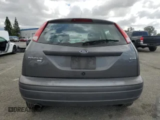 2006 Ford Focus S z VIN 1FAFP37N76W182882, wystawiony jako Copart lot #56939295 z przebiegiem 136 831 mil mil oraz Szkoda całkowita • Salvage title. Historia ofert i sprzedaży dostępna na DreamBid. Obrazek 6.
