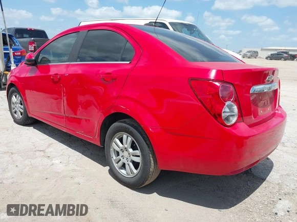 2015 Chevrolet Sonic LT z VIN 1G1JC5SH4F4160047, wystawiony jako IAAI lot #42440220 z przebiegiem Nie podano mil oraz . Historia ofert i sprzedaży dostępna na DreamBid. Obrazek 3.