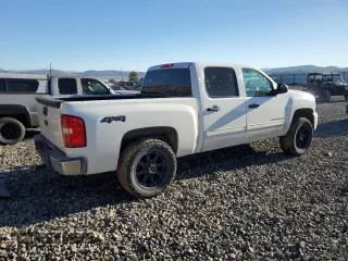2011 Chevrolet Silverado 1500 LT with VIN 3GCPKSE34BG407289, listed as a Copart auction lot 50030845 with 257,923 mi miles and Salvage Title. Bid and sale history available at DreamBid. Image 3.
