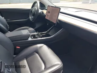 2020 Tesla Model Y Long Range with VIN 5YJYGDEE2LF029385, listed as a IAAI auction lot 42164786 with 58,685 mi miles and . Bid and sale history available at DreamBid. Image 5.