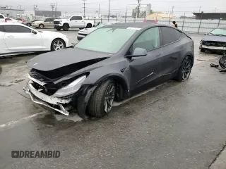 2024 Tesla Model Y with VIN 7SAYGDED1RF098054, listed as a Copart auction lot 44072195 with 16,085 mi miles and Salvage Title. Bid and sale history available at DreamBid. Image 10.