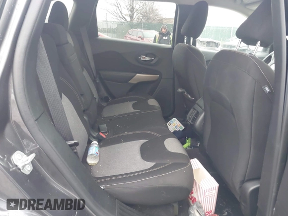 2018 Jeep Cherokee Latitude with VIN 1C4PJMCX4JD517792, listed as a IAAI auction lot 41524331 with Not provided miles and . Bid and sale history available at DreamBid. Image 8.