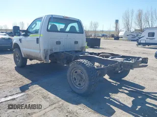 2009 Ford F-250 XL z VIN 1FTNF21599EB08658, wystawiony jako IAAI lot #42032215 z przebiegiem Nie podano mil oraz . Historia ofert i sprzedaży dostępna na DreamBid. Obrazek 3.