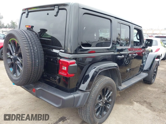 2023 Jeep Wrangler Sahara z VIN 1C4JJXP6XPW556327, wystawiony jako IAAI lot #41784532 z przebiegiem 39 918 mil mil oraz . Historia ofert i sprzedaży dostępna na DreamBid. Obrazek 4.