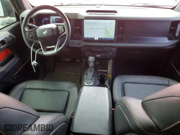 2021 Ford Bronco z VIN 1FMDE5CP7MLB07037, wystawiony jako Copart lot #54140385 z przebiegiem 56 403 mil mil oraz Szkoda całkowita • Salvage title. Historia ofert i sprzedaży dostępna na DreamBid. Obrazek 8.