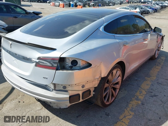 2014 Tesla Model S 60 z VIN 5YJSA1H16EFP28486, wystawiony jako IAAI lot #41887484 z przebiegiem 99 271 mil mil oraz . Historia ofert i sprzedaży dostępna na DreamBid. Obrazek 4.