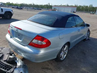 2008 Mercedes-Benz CLK 350 z VIN WDBTK56F98T098874, wystawiony jako IAAI lot #42236820 z przebiegiem 86 870 mil mil oraz . Historia ofert i sprzedaży dostępna na DreamBid. Obrazek 4.