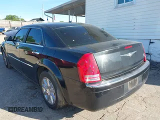 2008 Chrysler 300 C Hemi with VIN 2C3LA63H98H119739, listed as a IAAI auction lot 42068862 with 1 mi miles. Bid and sale history available at carsss.com. Image 3.