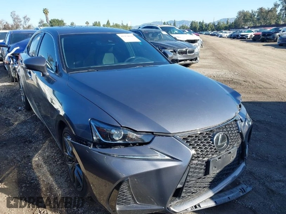 2019 Lexus IS 300 z VIN JTHBA1D23K5095990, wystawiony jako IAAI lot #41954839 z przebiegiem 56 550 mil mil oraz . Historia ofert i sprzedaży dostępna na DreamBid. Obrazek 1.