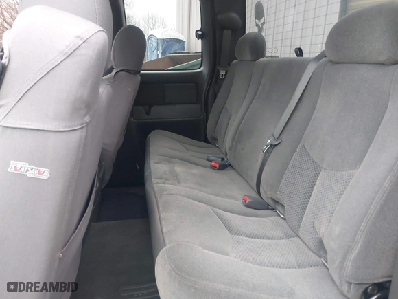 2006 Chevrolet Silverado 1500 LT2 with VIN 2GCEK19B761113578, listed as a IAAI auction lot 41163232 with 67,875 mi miles. Bid and sale history available at carsss.com. Image 8.