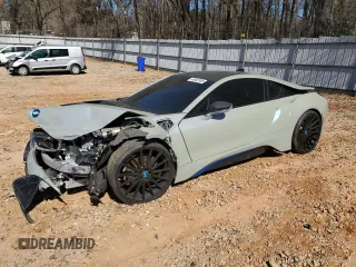2015 BMW i8 z VIN WBY2Z2C50FV674502, wystawiony jako Copart lot #46982305 z przebiegiem Nie podano mil oraz Szkody całkowita. Historia ofert i sprzedaży dostępna na DreamBid. Obrazek 1.