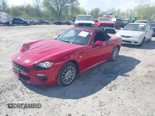 2017 FIAT 124 Spider Lusso z VIN JC1NFAEK3H0128181, wystawiony jako IAAI lot #42277948 z przebiegiem 15 668 mil mil oraz . Historia ofert i sprzedaży dostępna na DreamBid. Obrazek 2.