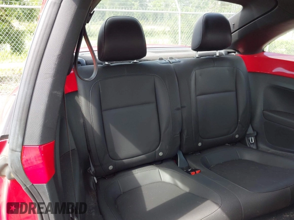 2013 Volkswagen Beetle 2.5L w/Sun/Sound/Nav с VIN 3VWJP7AT7DM686412, выставлен на аукционе IAAI как лот 42239653 с пробегом 76 237 миль миль и . История ставок и продаж доступна на DreamBid. Изображение 8.