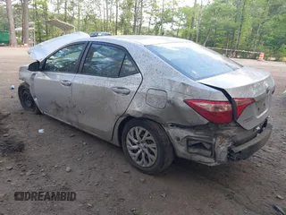 2018 Toyota Corolla L z VIN 5YFBURHE7JP812470, wystawiony jako IAAI lot #42183208 z przebiegiem 243 880 mil mil oraz . Historia ofert i sprzedaży dostępna na DreamBid. Obrazek 3.